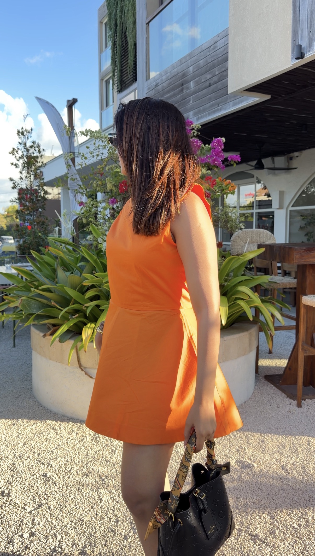 Neeva Vogue