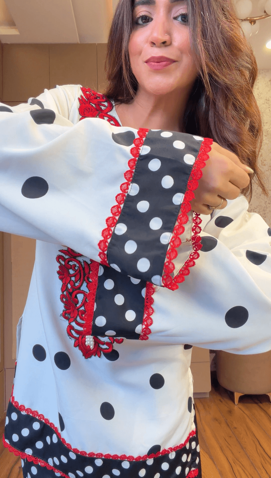 Gul-e-Noor Polka Suit Set image 3